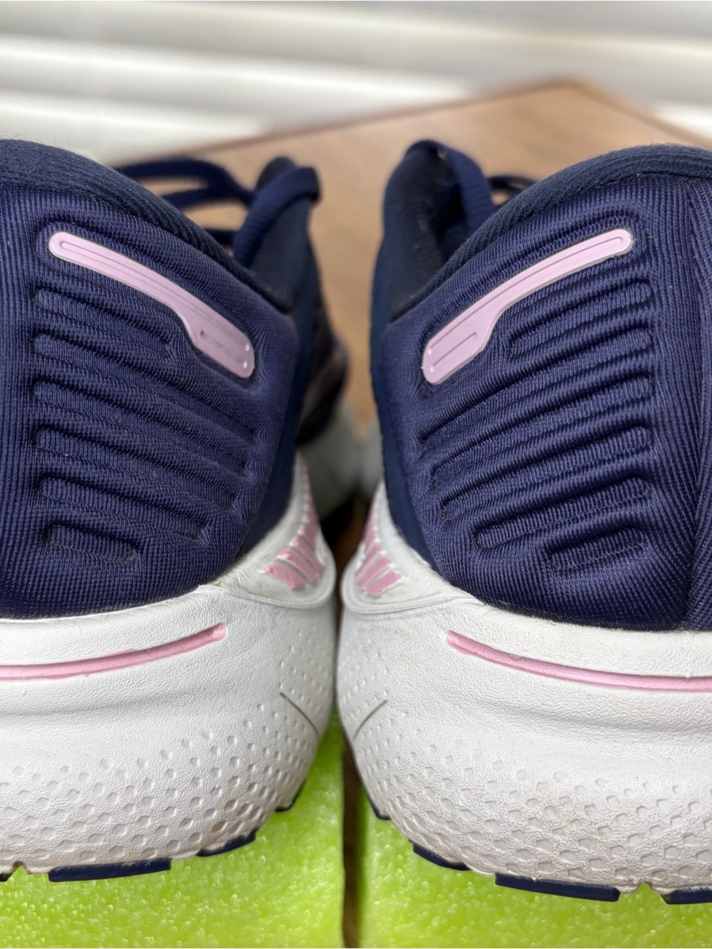 Brooks Adrenaline GTS 22 Women’s Navy and Light Pink Running Sneakers - Picture 9 of 10